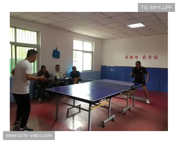 体育科普中国行展区进驻社区，专家指导乒乓球爱好者科学健身